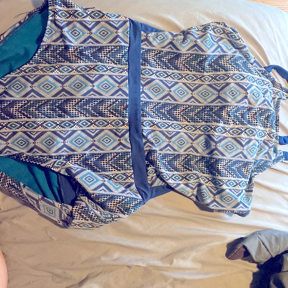 1x (16w-18w) swimsuit it’s a high neck with an open back